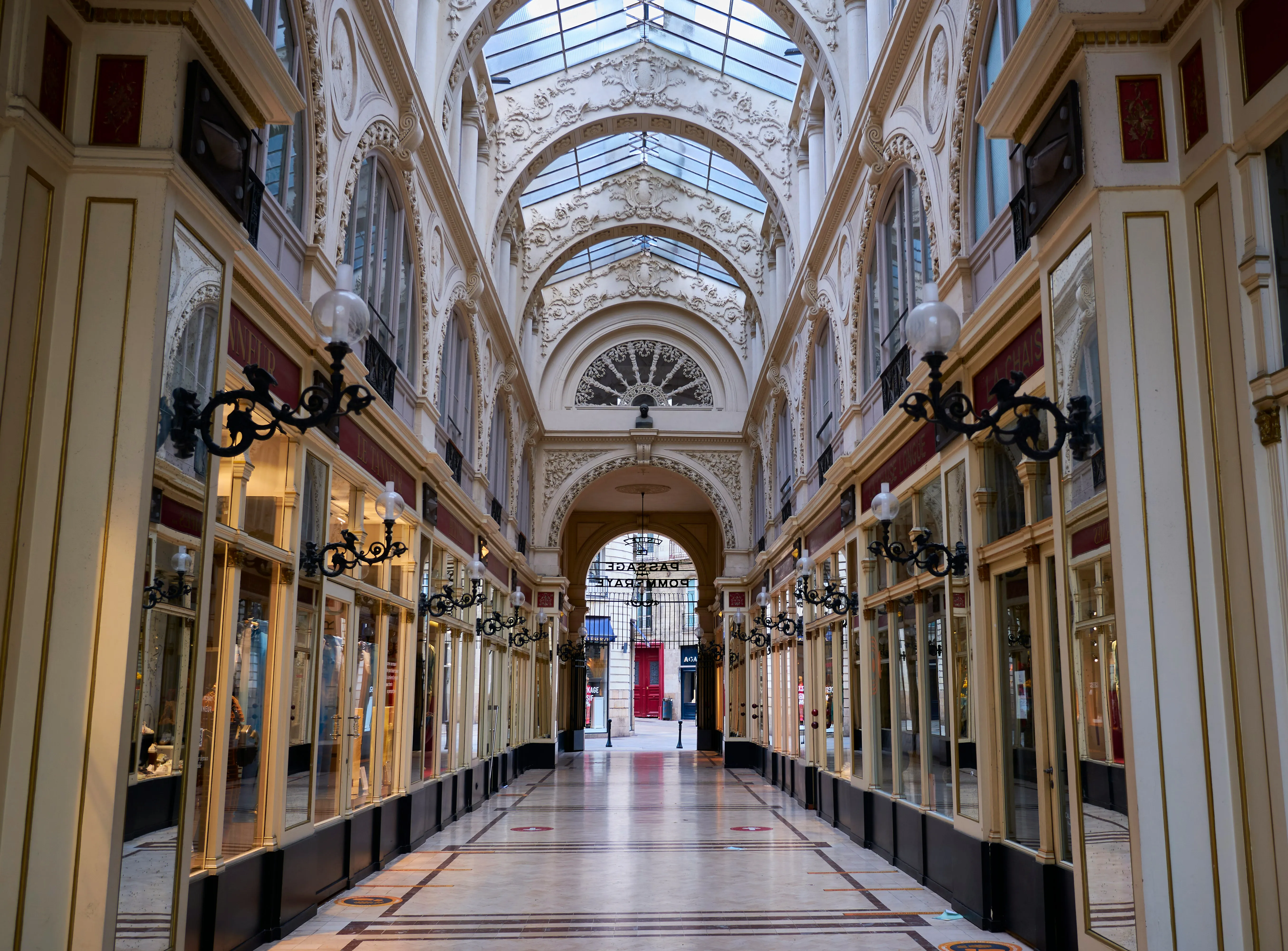 Galerii comerciale & showroom-uri